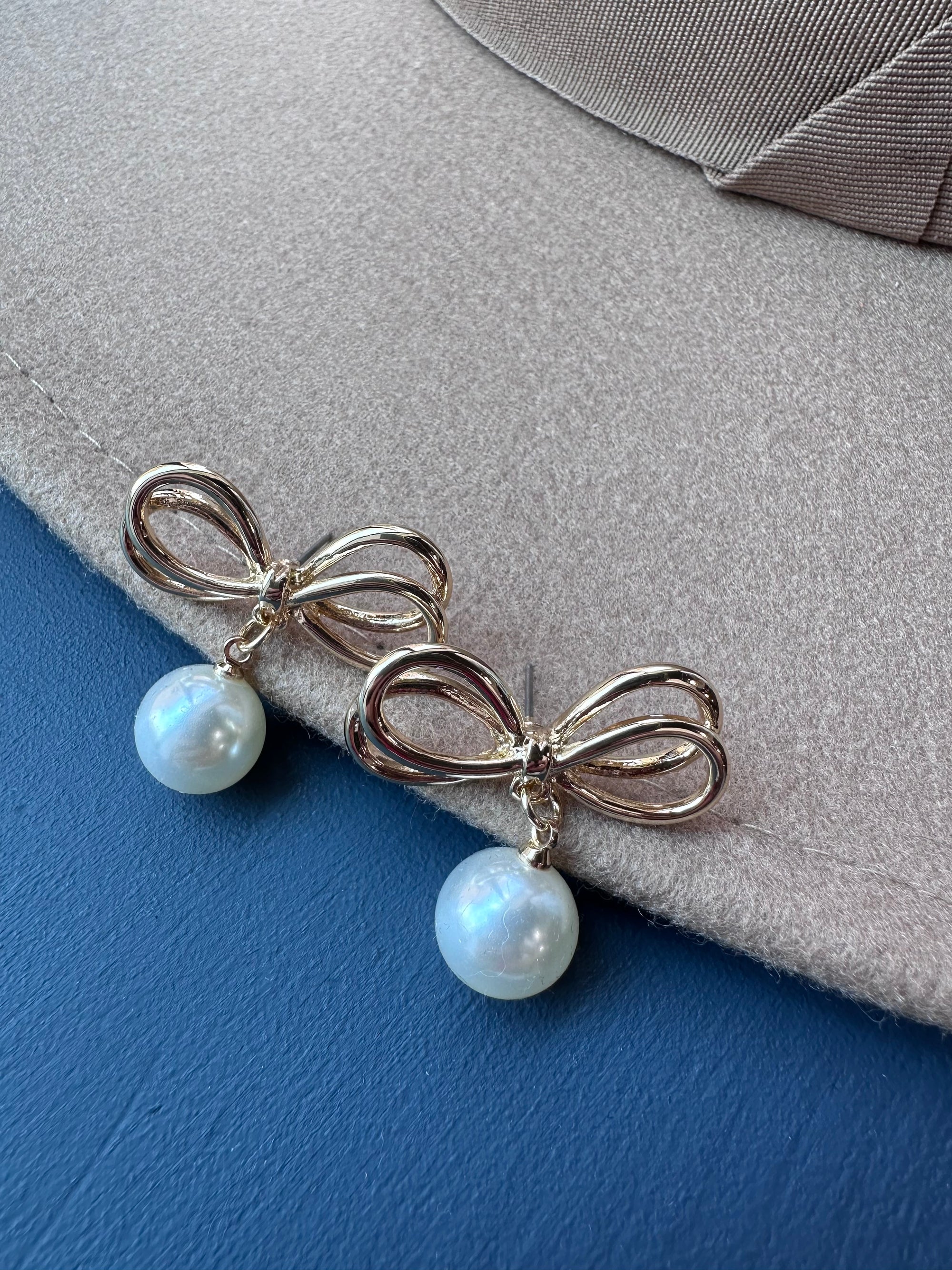 Classy Pearl Bow Earring