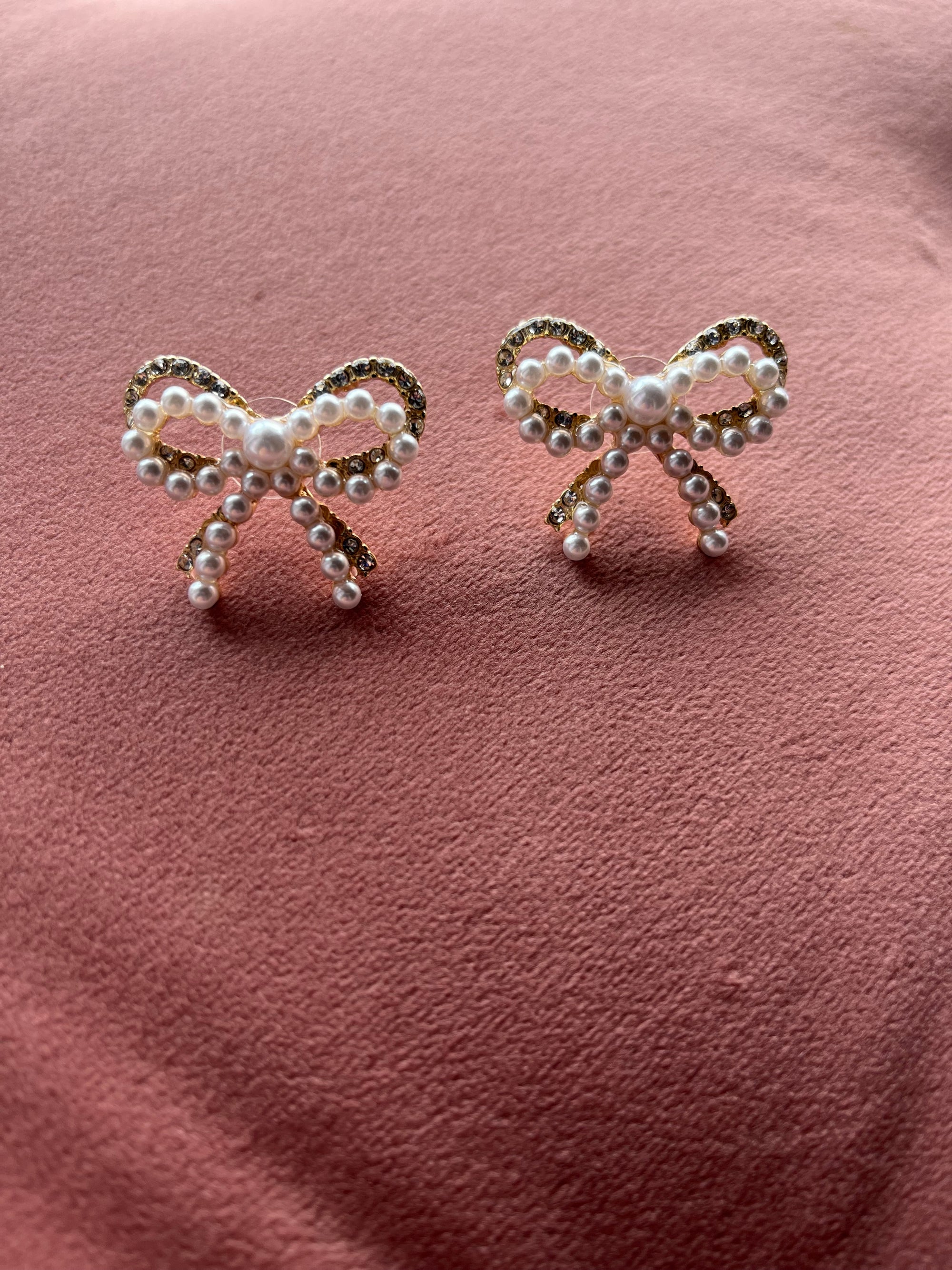 Pearl & Rhinestone Studded Bow Earring