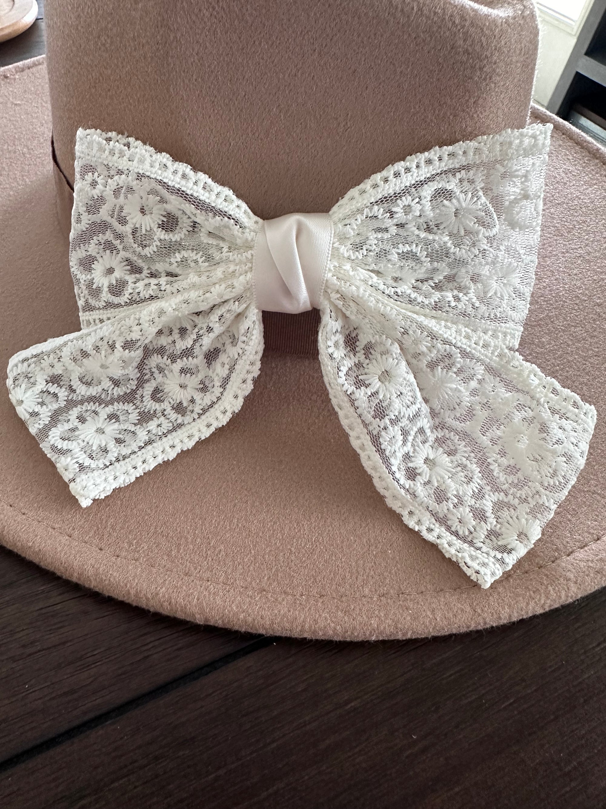 Lacey Bow Clip