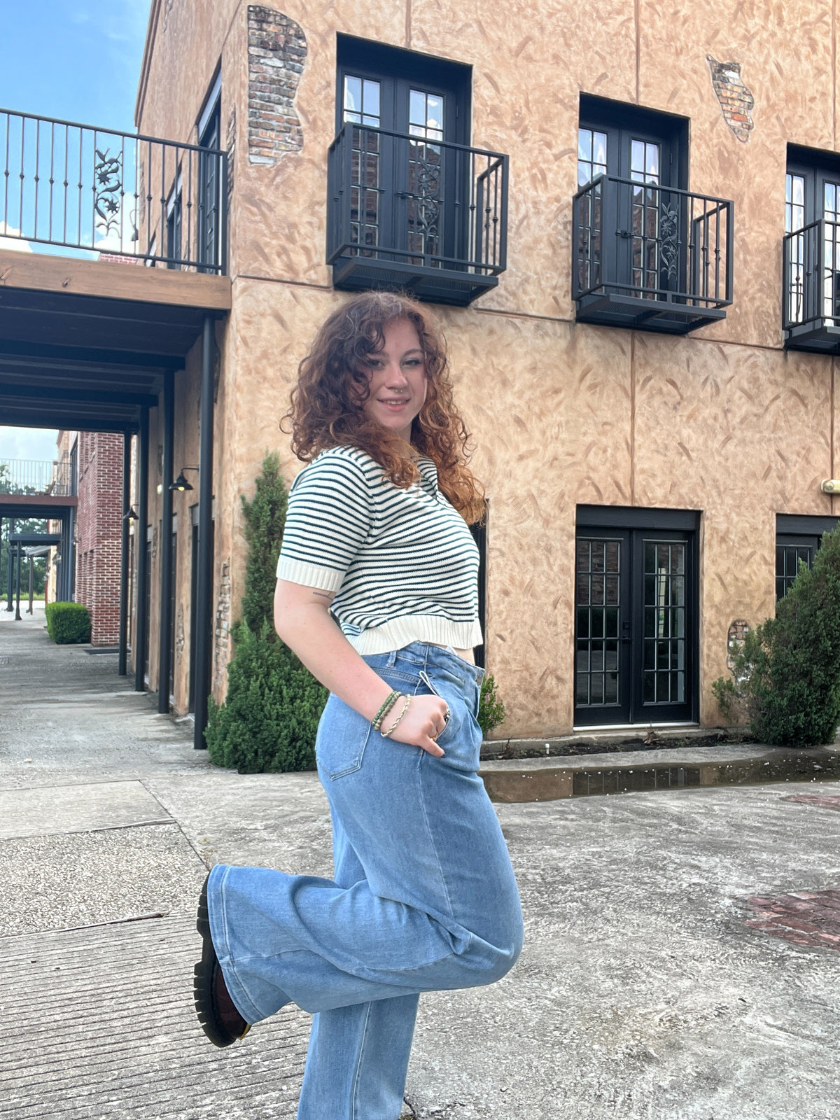 Laurel Mid-Rise Wide Leg Jean