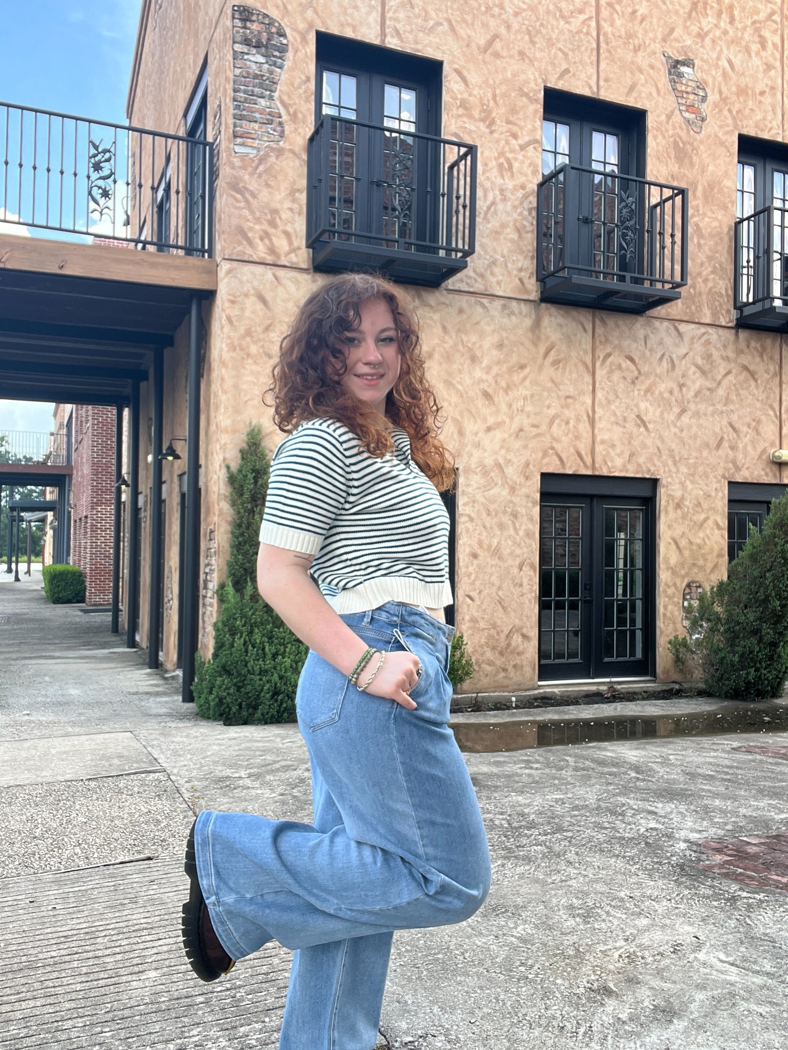 Laurel Mid-Rise Wide Leg Jean