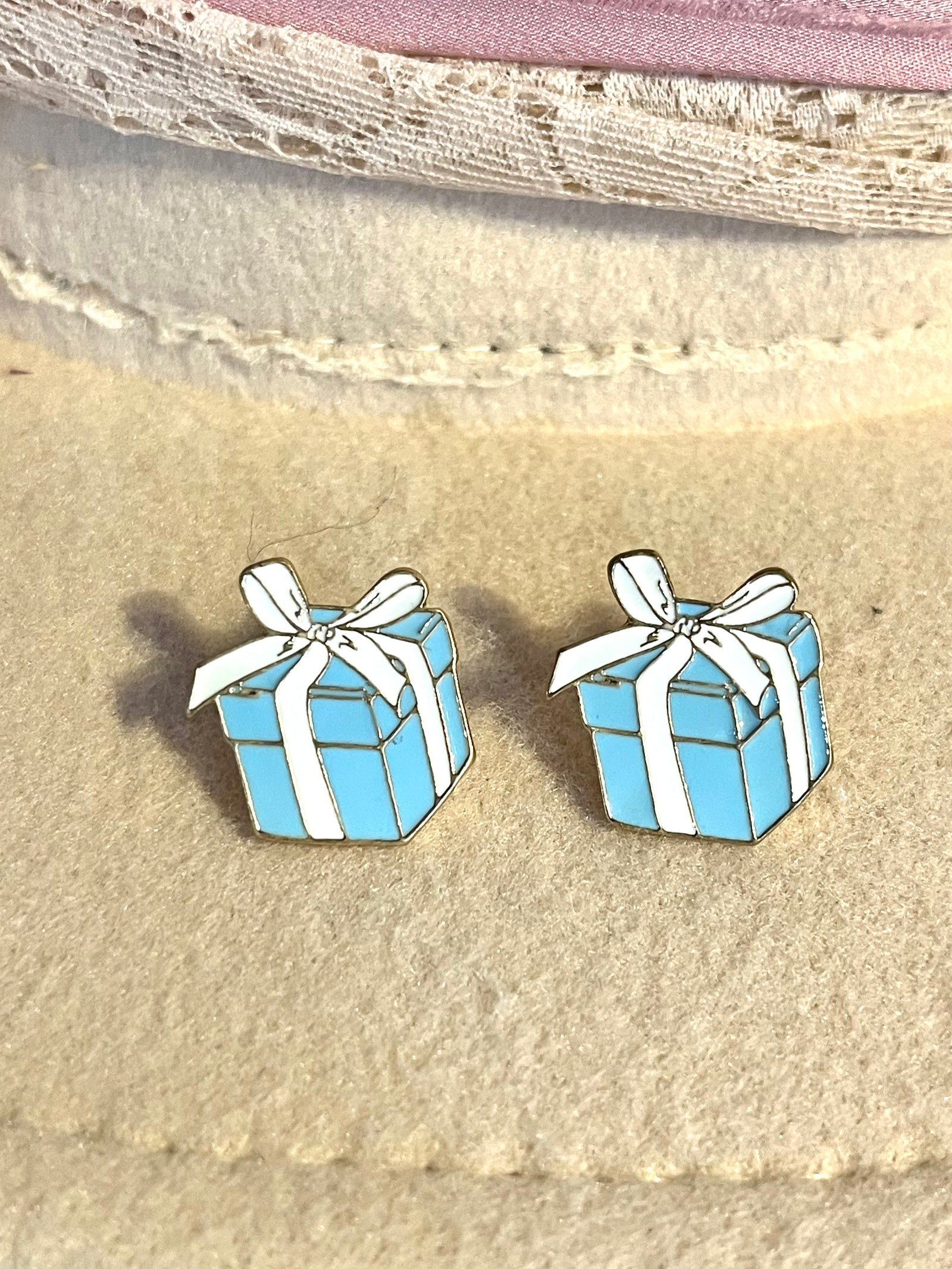 Enamel Present Stud Earring