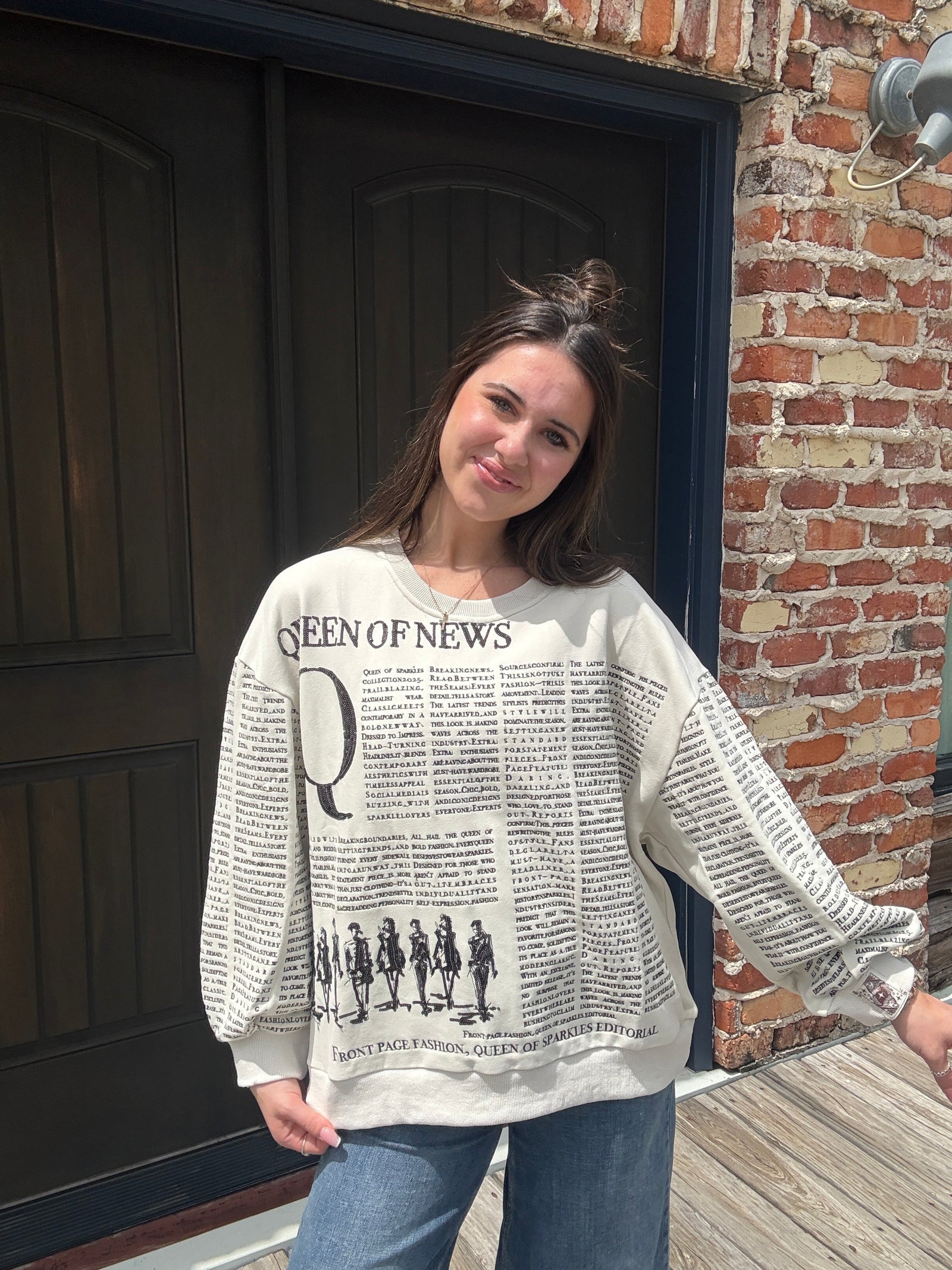 Queen of Sparkles White & Black 'Queen of News' Sweatshirt